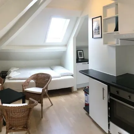 - Lars Vaages Apartment *